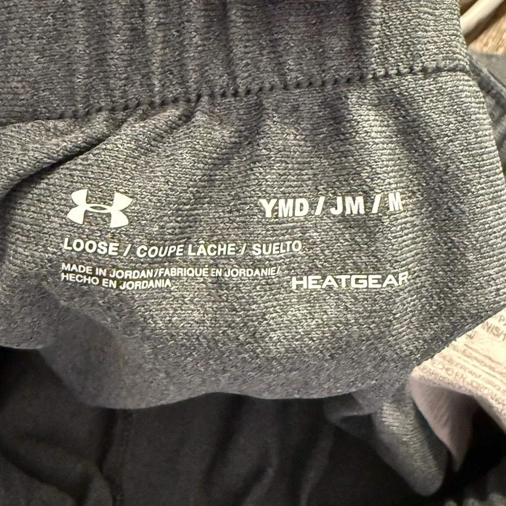 Under Armour Gray Athletic Shorts with Elastic Waistband - Picture 4 of 5